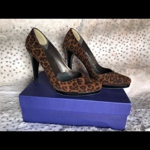 Stuart Weizmann leopard micro suede pump